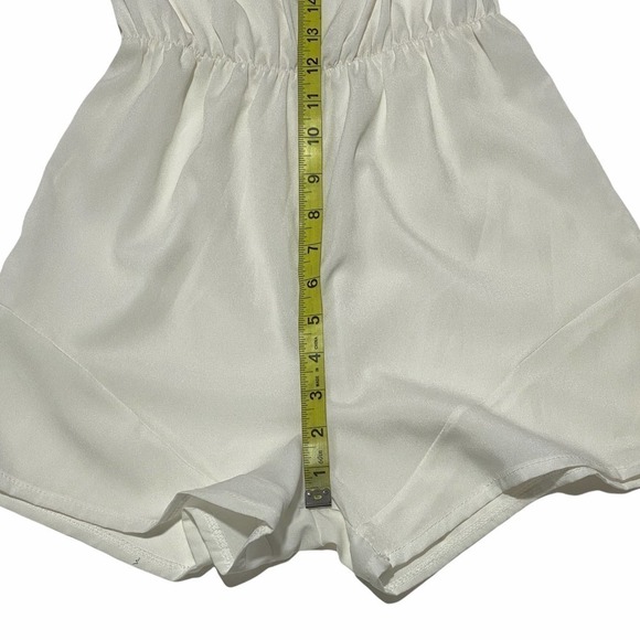 FURTADO Solid White Lace Trim Cold Shoulder Short Sleeve Mini Romper Size Small - Picture 10 of 16